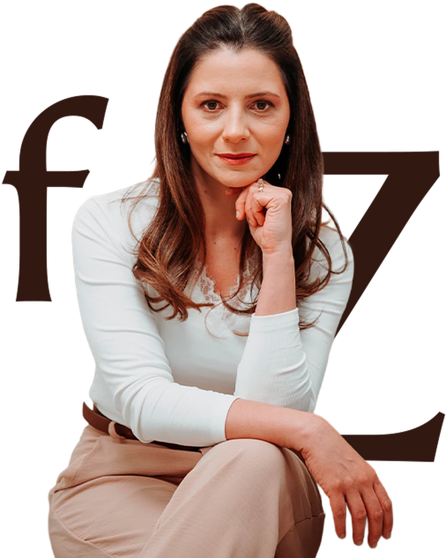 Fabiana Zanuzzo, nutricionista, sentada em seu consultório