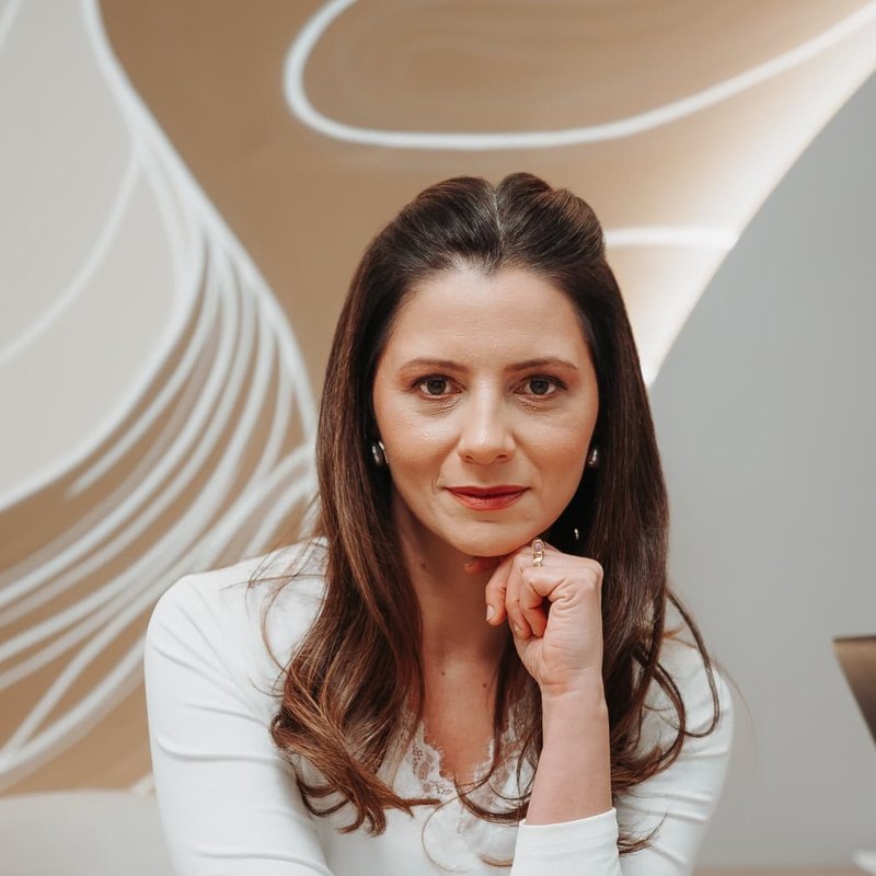 Retrato de Fabiana Zanuzzo, autora dos conteúdos.